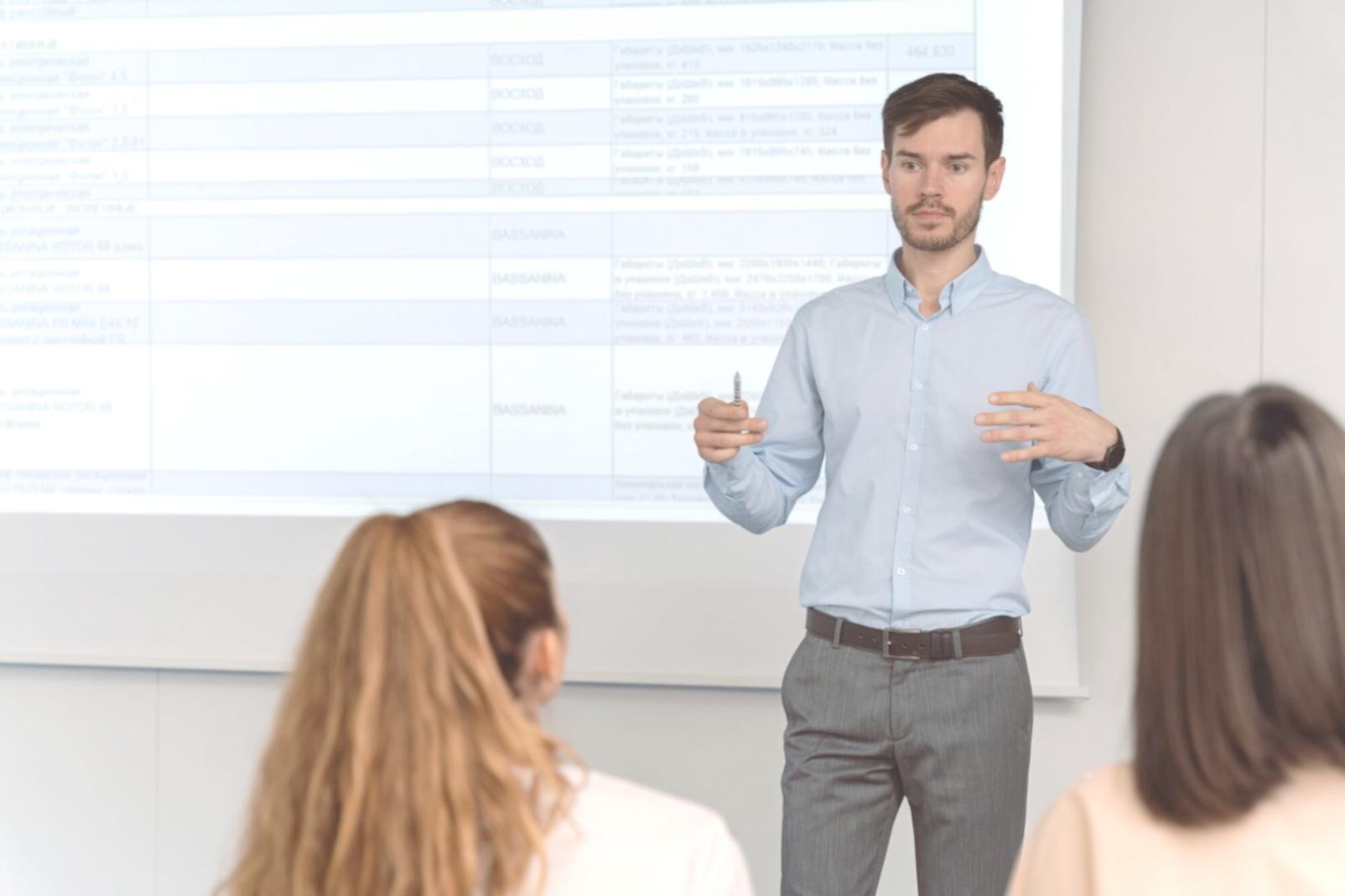 Setkání týmu temorivexa při diskusi o nových funkcích